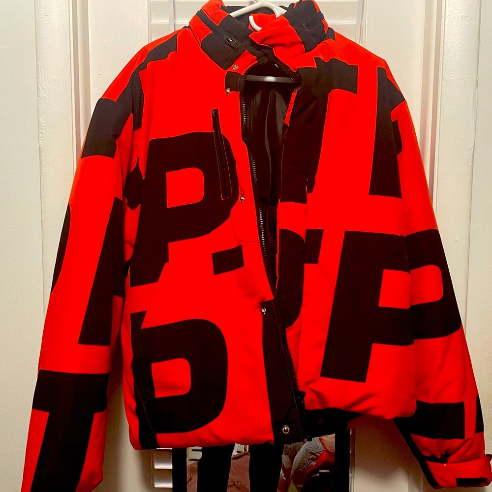 FTP Puffer Jacket - Size L
10/10 condition.